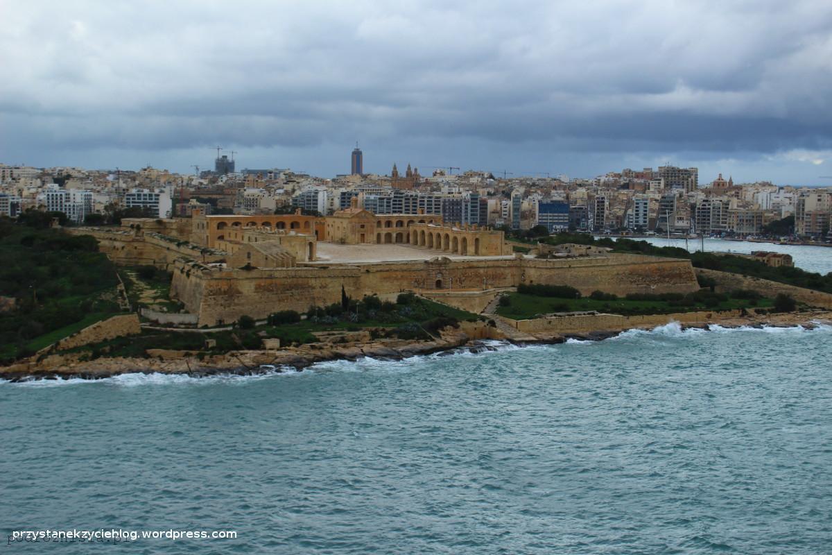 fort manoel